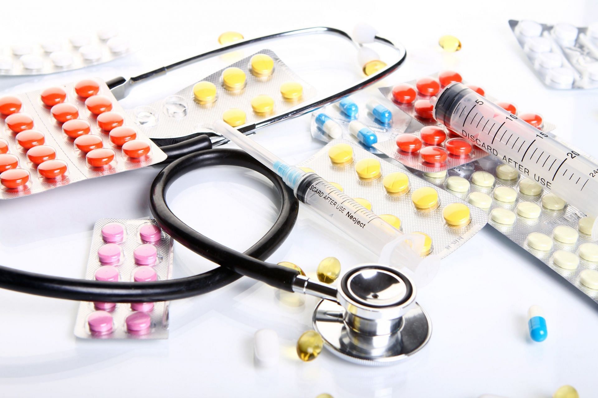 Can a therapist answer questions around medications? (Image via Freepik/Racool studio)